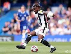 包含刚刚!纽卡斯尔调整名单今晨罗马备战葡超,冲刺阶段再遭质疑的词条 包含刚刚!纽卡斯尔调整名单今晨罗马备战葡超,冲刺阶段再遭质疑的词条