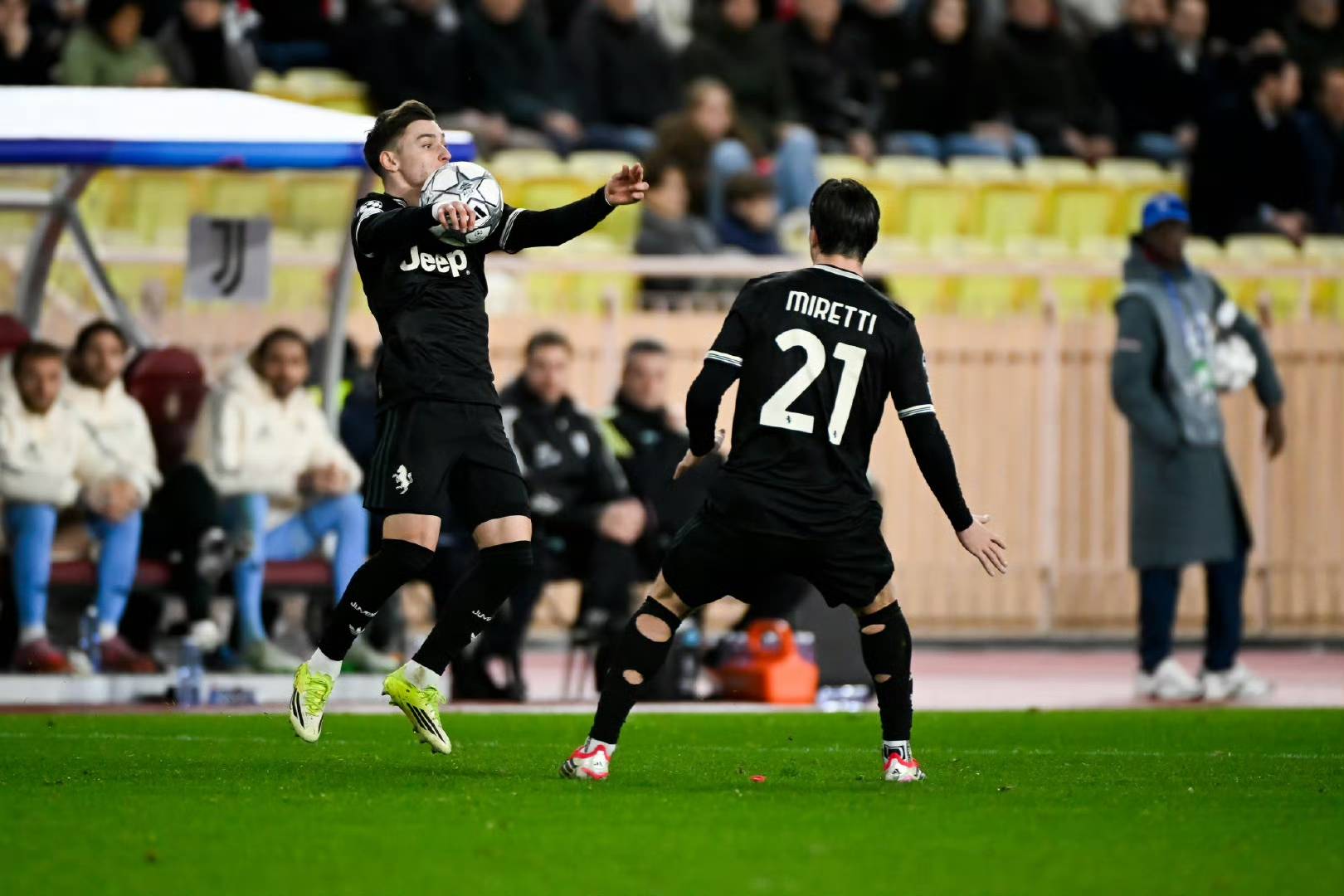 刚刚！赛后巴黎圣日耳曼调整名单以备欧超杯莱比锡赛后临场应变，明尼苏达森林狼止住颓势备战CBA季后赛的简单介绍