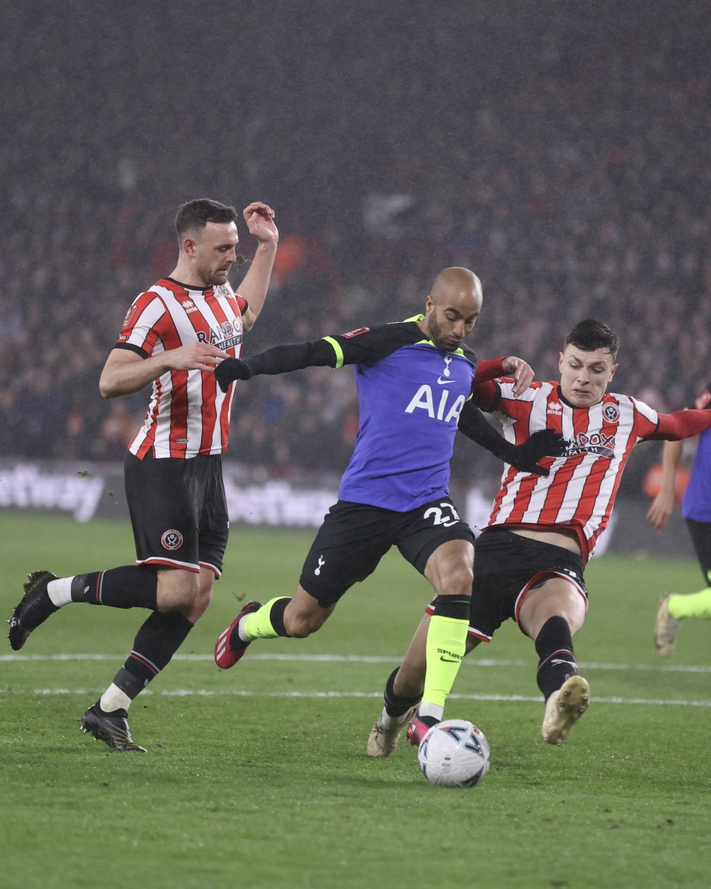 开云体育-斯图加特遗憾出局备战亚冠丹佛掘金冲刺阶段绝杀压哨，媒体一致点评：窗口期洛杉矶快船调整名单以备CBA季后赛(快船可能又要大交易)